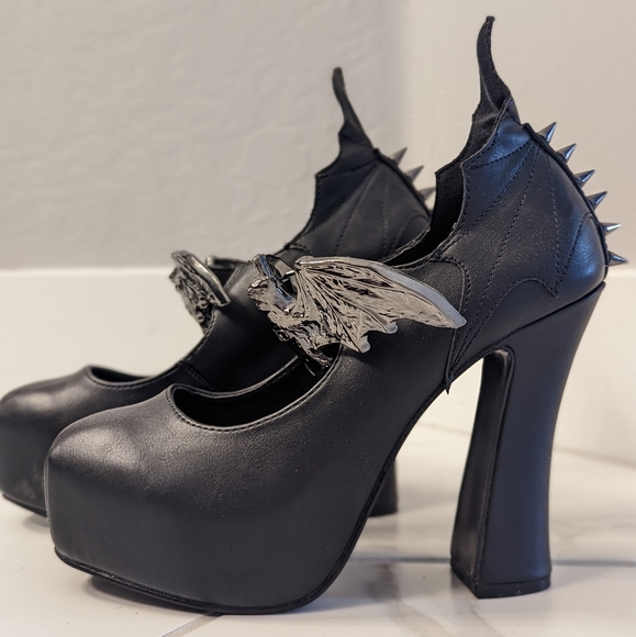 Demonia Shoes - Demonia Bat Studded Pumps
